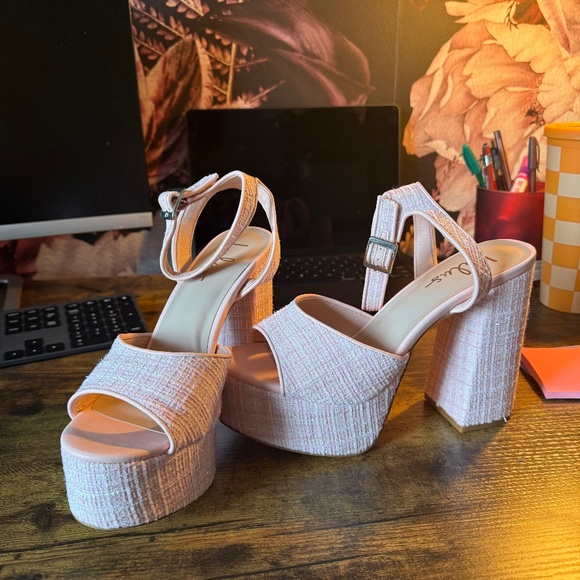 LuLus - Pink Platform Sandals - Picture 1 of 3